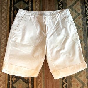 GAP White Walking shorts